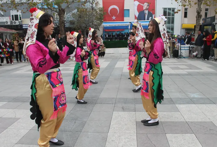 Manyas’ta Cumhuriyet Bayramı törenlerle kutlanıyor