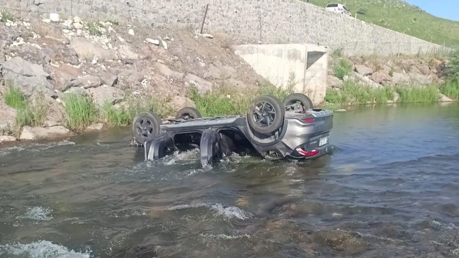 Memleket ziyaretine giden aile feci kazada can verdi!