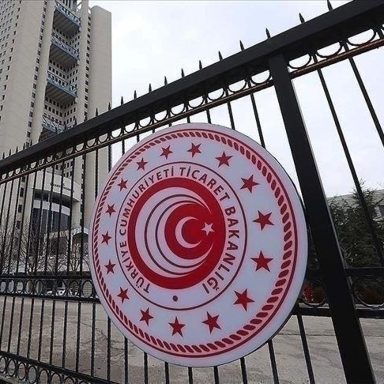 Bakanlıktan "domateslerin çöpe dökülmesiyle" ilgili açıklama