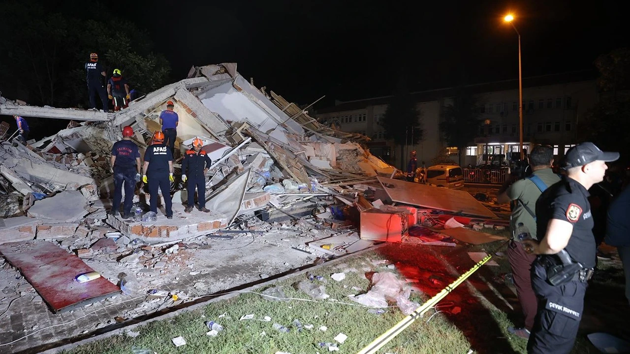 Eylül Tumbar’ın amcası Balıkesir depreminde hayatını kaybetti