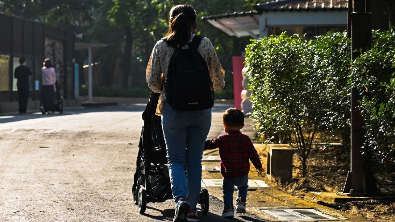 Asya'nın en zengin ülkesinde nüfus alarmı: Çocuk yapana 47 bin dolar verecek