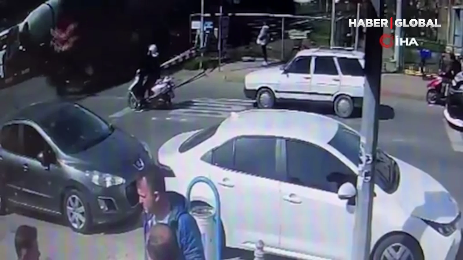 Tekirdağ'da yaşlı adamın trenin altında kaldığı kaza kamerada