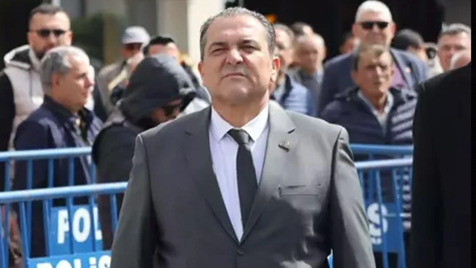 Eşme Belediye Başkanı Yılmaz Tozan görevden uzaklaştırıldı