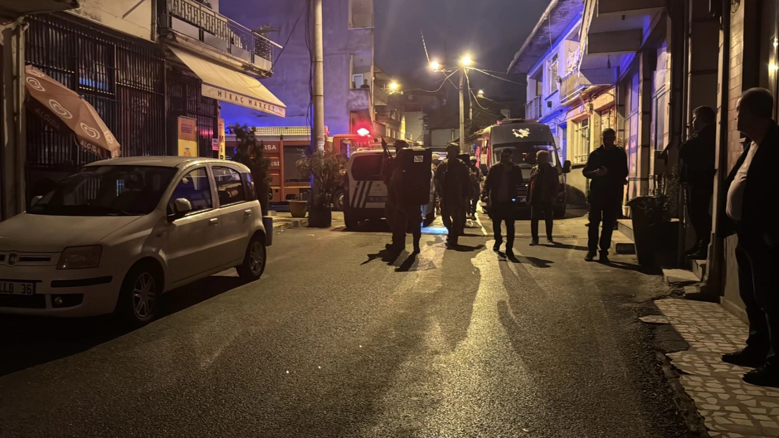 Bursa'da Oğlunun Rehin Aldığı Anneyi Polis Kurtardı
