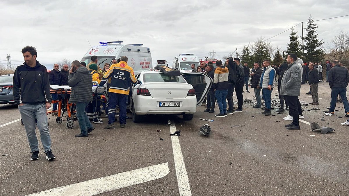 Bayramın ilk acı haberi: Baba ve 2 çocuğu öldü, 6 yaralı