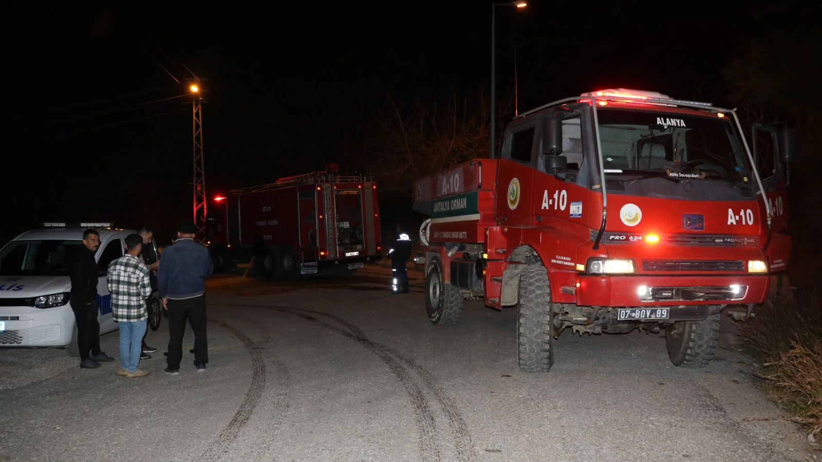 Alanya'da ormanlık alanda çıkan yangın söndürüldü