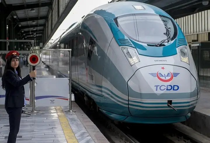 Bakan Uraloğlu duyurdu! Tren biletlerinde öğretmenlere yüzde 50 indirim