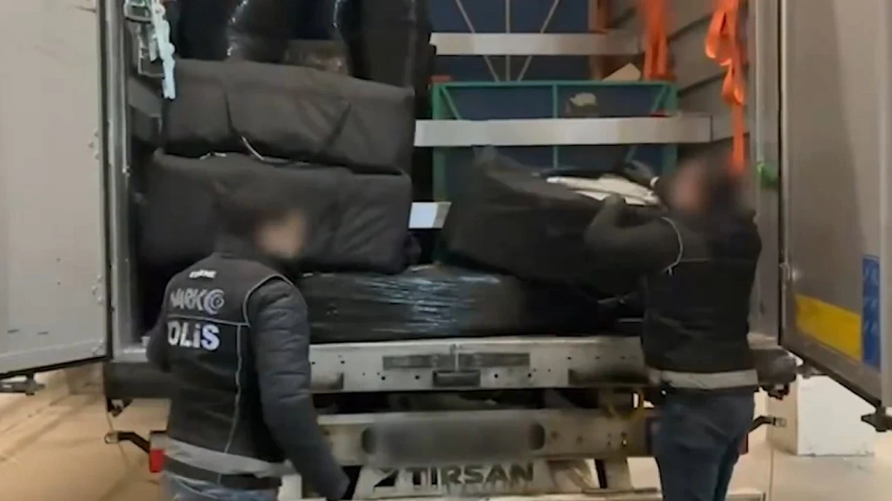 Kapıkule’de zehir operasyonu: 240 kilo skunk ele geçirildi