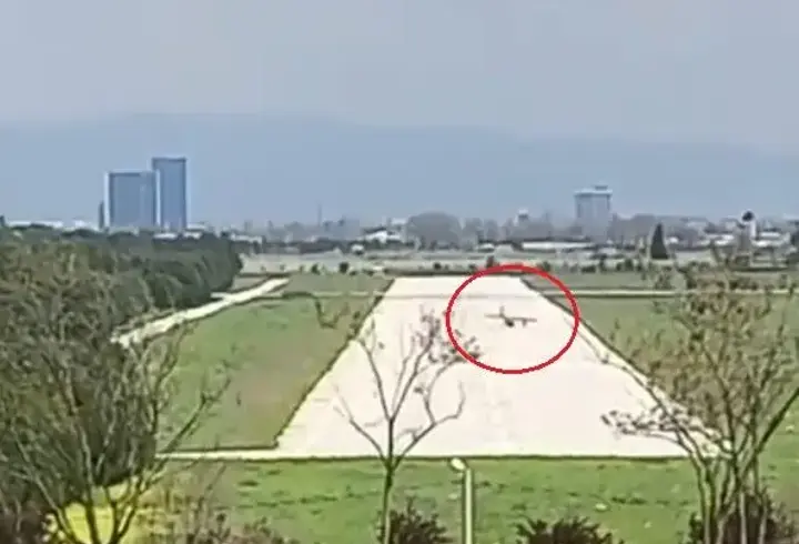 Çift kişilik uçağın pervanesi iniş sırasında piste çarptı; 2 yaralı