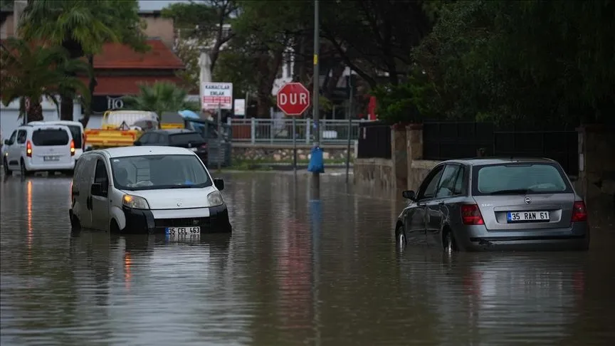İzmir Valiliğinden kuvvetli yağış, taşkın ve lodos uyarısı