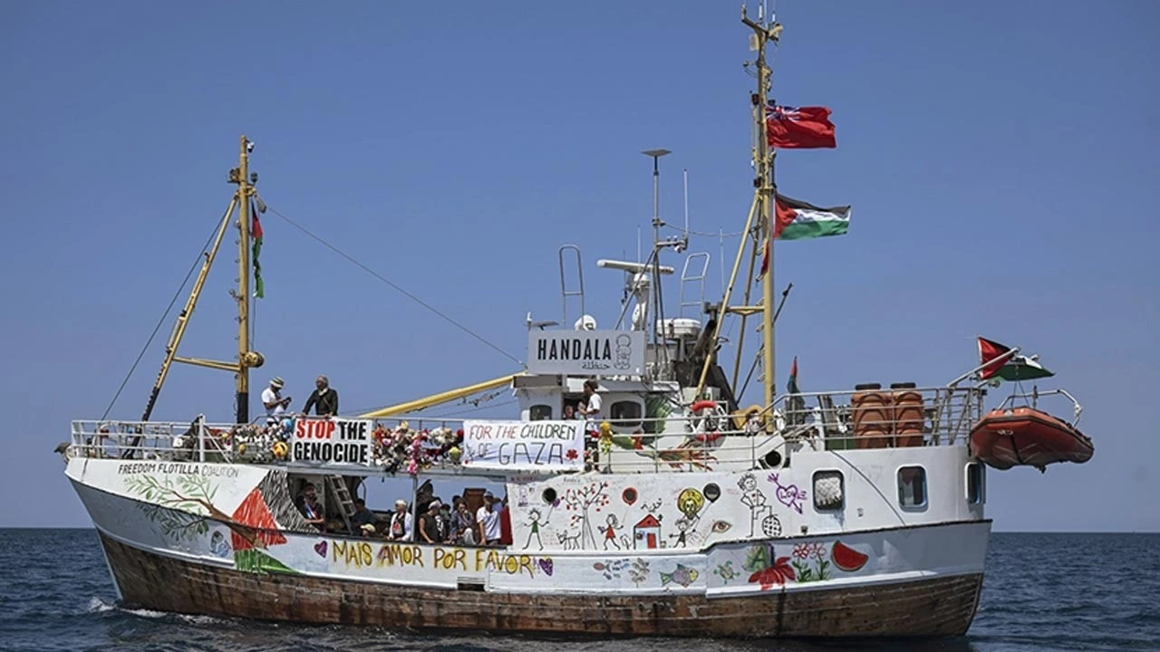 Gazze'ye yardıma giden Hanzala gemisine İsrail müdahale etti