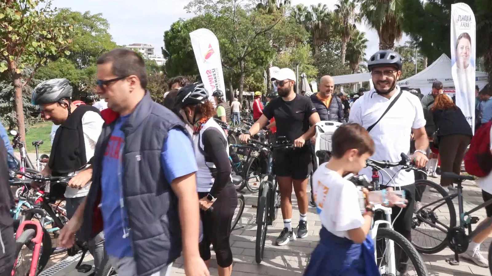Kadıköy'de "Şehir senin pedal çevir" etkinliği: Bisikletliler buluştu
