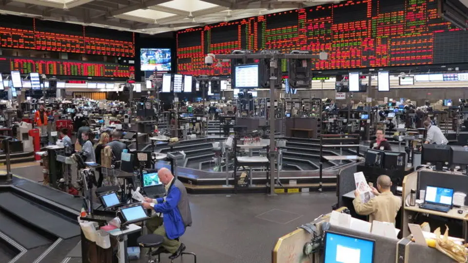 CME saatler süren kesintiden sonra işlemlere başladı