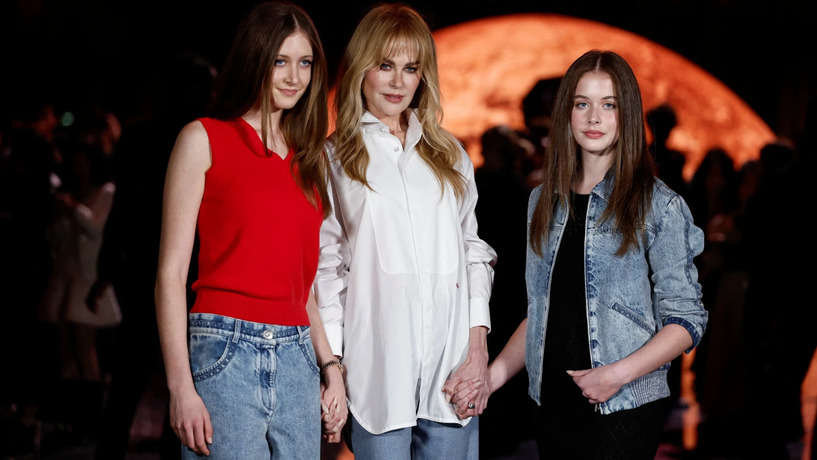 Nicole Kidman kızlarıyla beraber Chanel defilesinde boy gösterdi