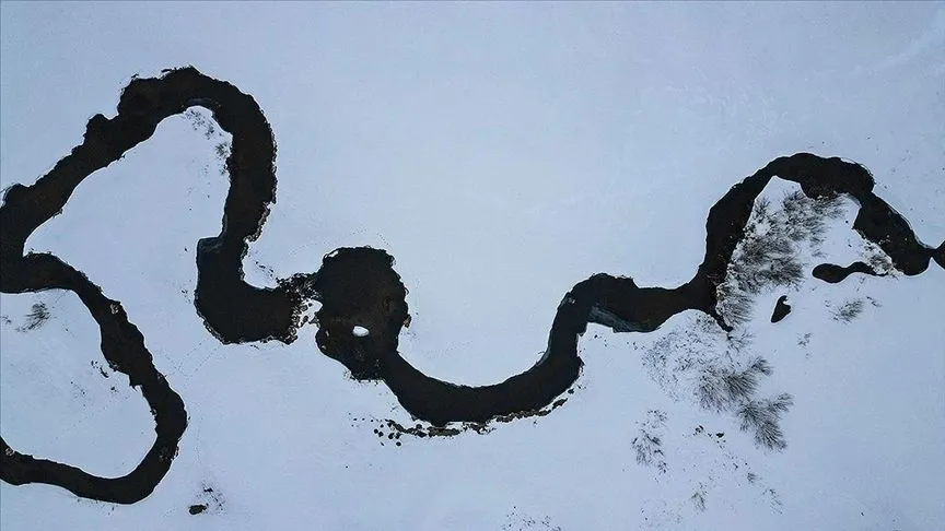 Erzurum'da karla kaplanan mendereslerde kış güzelliği