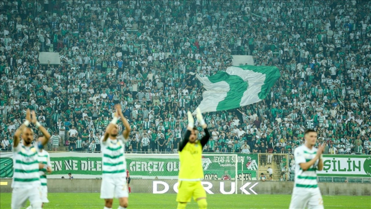 Bursaspor şampiyon olarak 2. Lig'e yükseldi