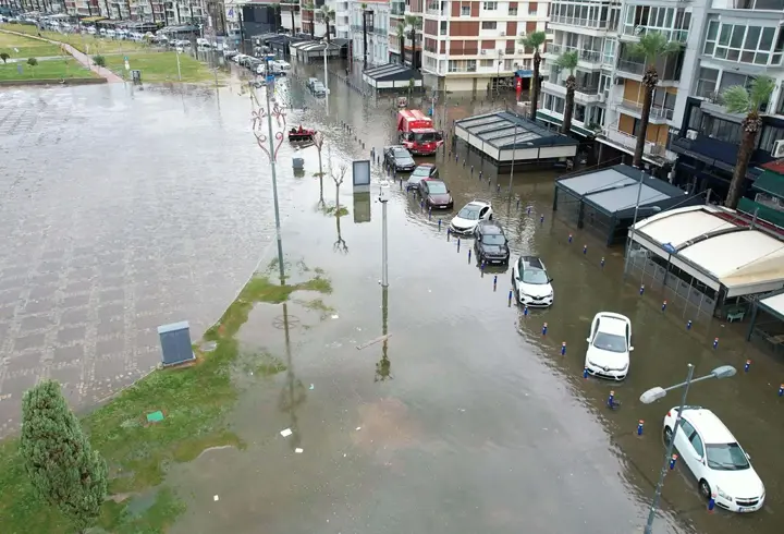 'İzmir'de sel ve kuraklık aynı anda yaşanabilir'