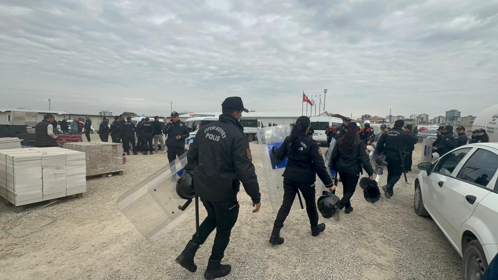 Malatya’da inşaat şantiyesinde sopa ve bıçaklı kavga: 4 yaralı