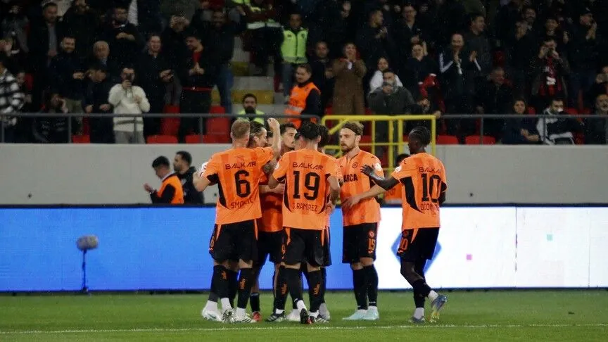 Süper Lig'de Haftanın Açılış Maçında Çorum Fk, Çaykur Rizespor'u 2-1 Yendi