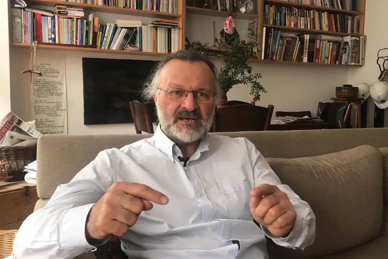 Halk TV'ye Kayyım Operasyonunu Protesto Etmişti: İnsan Hakları Savunucusu Bahadır Altan Adli Kontrolle Serbest Bırakıldı