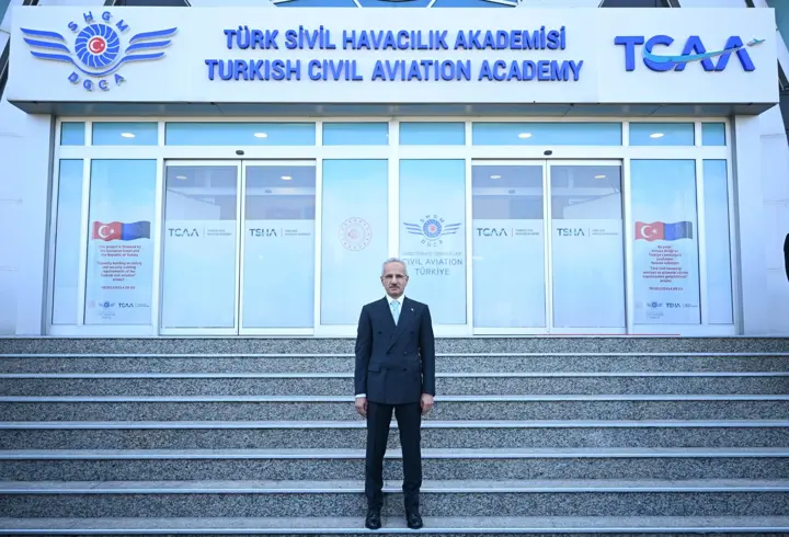 Bakan Uraloğlu: Yolcu ve kargo uçağı sayısı 800'e ulaştı