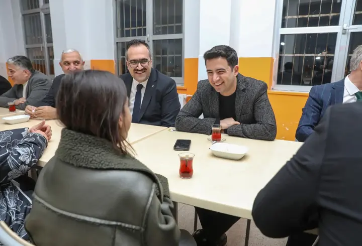 Kaymakam Güzel, öğrencilerle iftar yaptı, masa tenisi oynadı