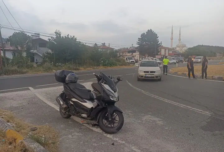 Tosya'da otomobil ile motosiklet çarpıştı: 1 yaralı