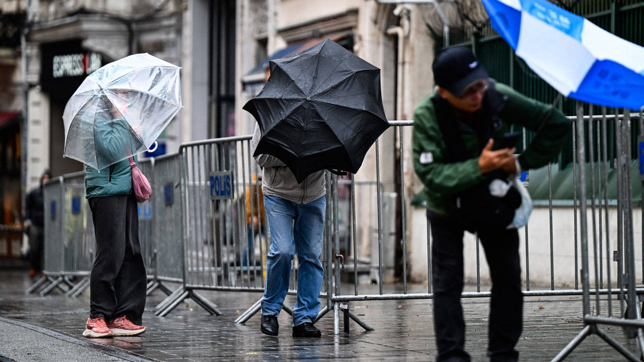 İstanbul İçin Bir Uyarı Da Valilik'ten: "Çok Kuvvetli Yağış Etkili Olacak"