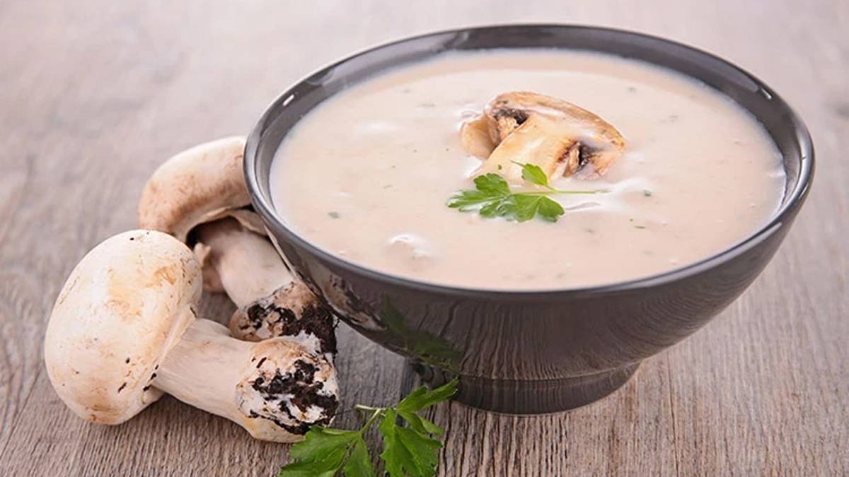 Restoran Kalitesinde İpeksi Kıvam! Sofraların Vazgeçilmezi Kremalı Mantar Çorbası Nasıl Yapılır?