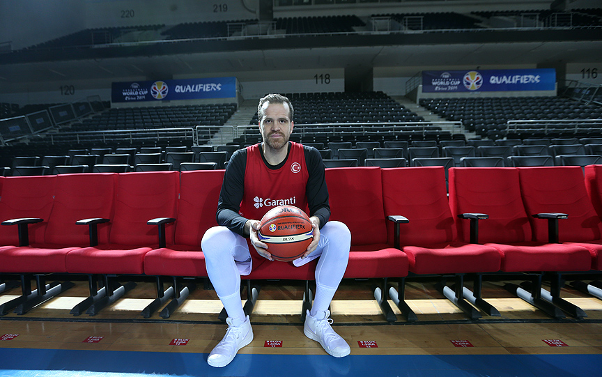 Oğuz Savaş aktif basketbol kariyerini noktaladı