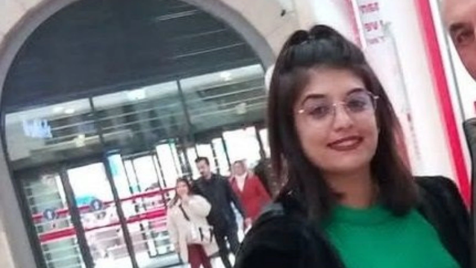 Aydın'da 4 çocuk annesi kadın tabancayla vurulmuş halde bulundu