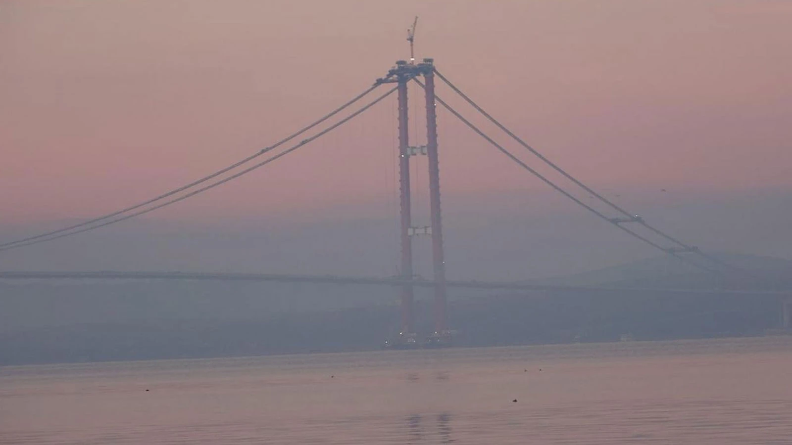 Çanakkale Boğazı sis nedeniyle transit gemi geçişlerine kapatıldı