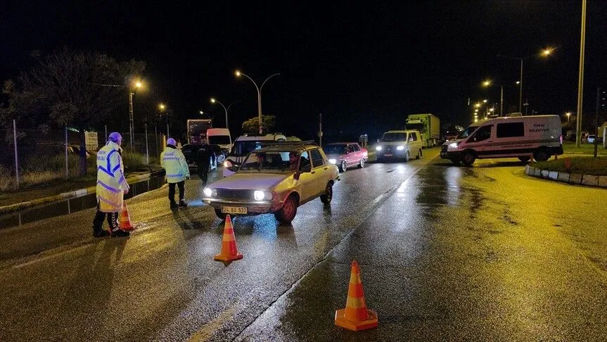 Erzincan-Erzurum Kara Yolu Heyelanın Ardından Yeniden Ulaşıma Açıldı