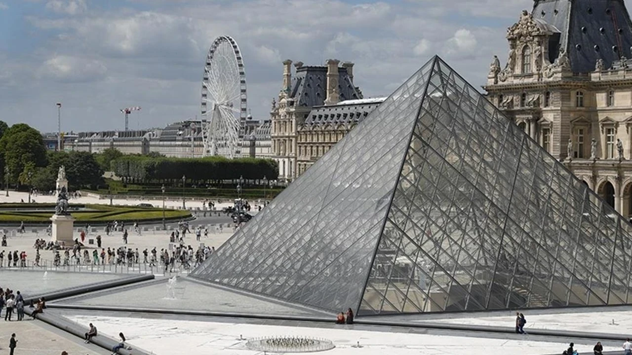 Louvre soygunu: Müdür istifasını sunarak 'Tüm sorumluluk bende' dedi
