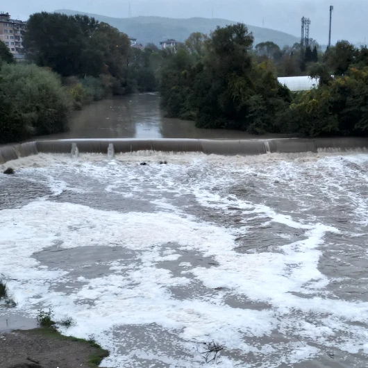 Bartın'da Endişelendiren Görüntü: Durmadan Köpürüyor Yetkililer Harekete Geçti