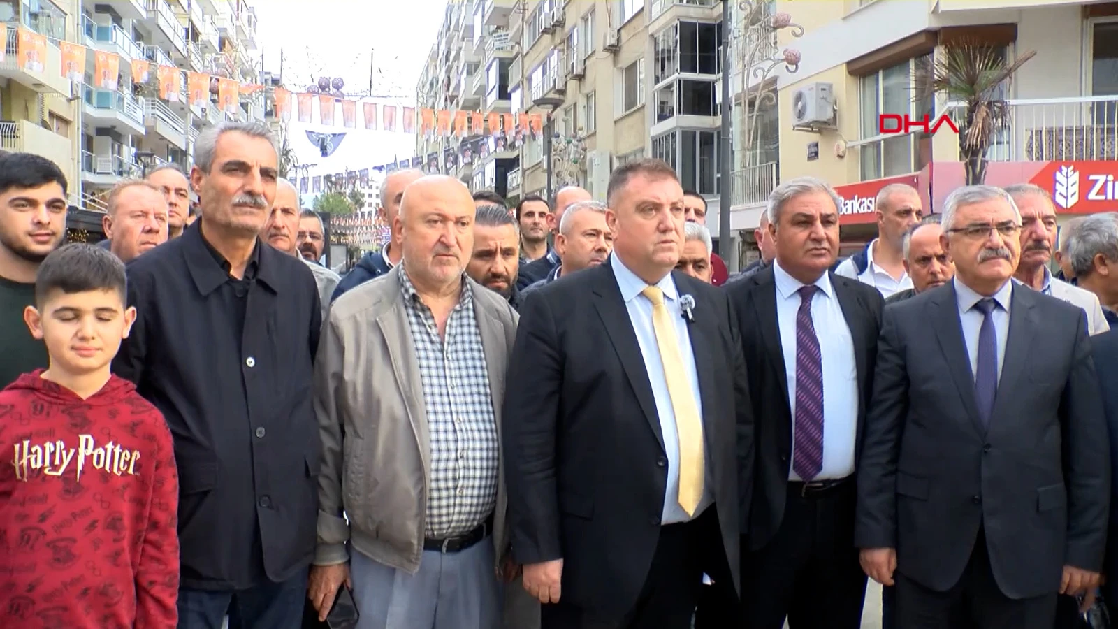 İzmir'de taksicilerden korsan taşımacılık reklamlarına tepki