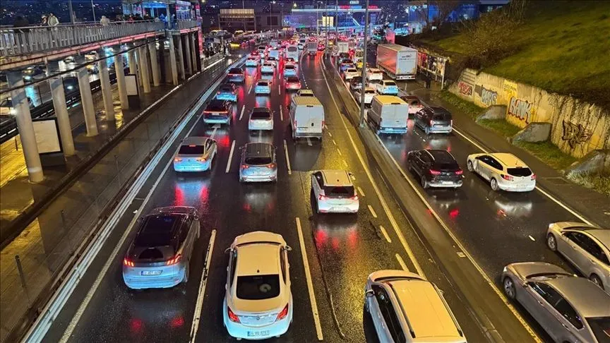 İstanbul'da akşam saatlerinde trafik yoğunluğu yüzde 87'ye çıktı