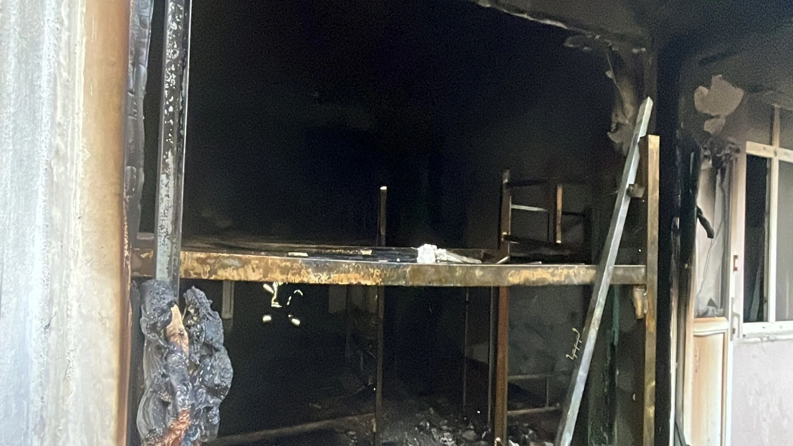 Kocaeli'de alacaklı olduğu işçilerin kaldığı binada yangın çıkardı