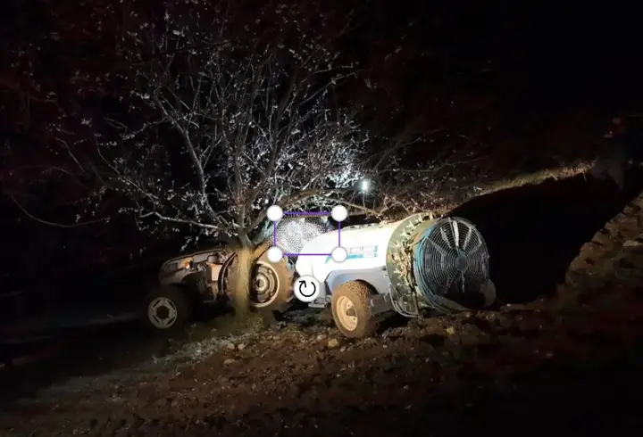 Malatya'da traktör ile kayısı ağacı arasında kalan sürücü öldü