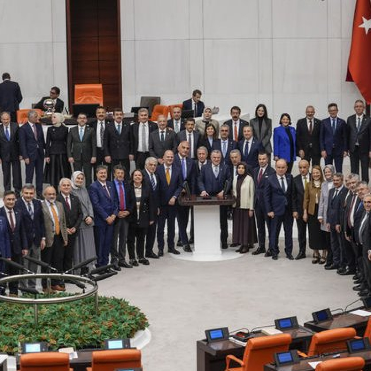 İki bakanlığın bütçesi kabul edildi