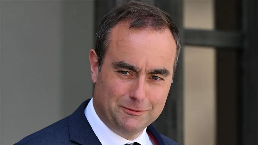 Fransa'da aşırı solcular da Lecornu hükümetini düşürmek için gensoru önergesi sundu
