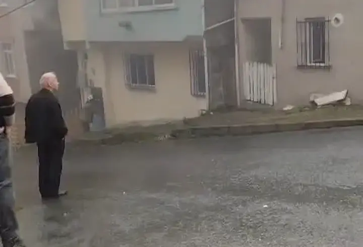İstanbul- Arnavutköy’de iki katlı evde yangın: 2 kişi dumandan etkilendi