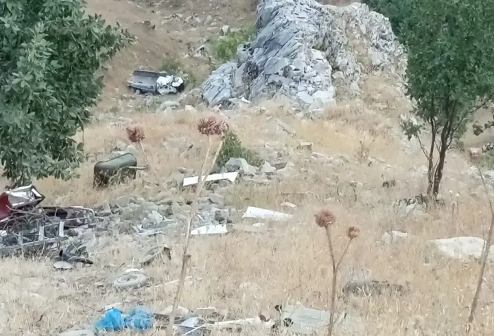Kamyonet uçuruma yuvarlandı; sürücü atlayarak kurtuldu