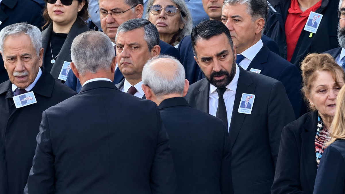 TBMM’de Buz Kesen Tokalaşma: Özel, "Butlan" Kararıyla Koltuğa Oturan Kılıçdaroğlu’nun Elini Böyle Sıktı
