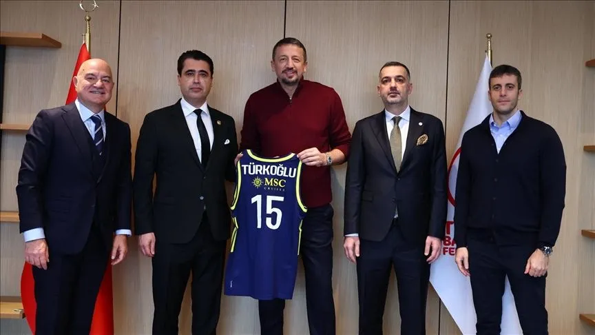 Fenerbahçe'den TBF Başkanı Hidayet Türkoğlu'na ziyaret