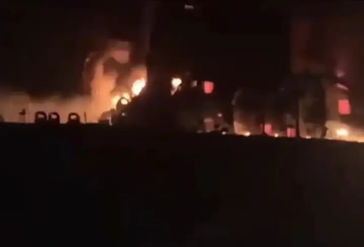 Hürmüz Boğazı’nda Deniz Mayını Patlaması: Süper Tankerde Yangın Çıktı
