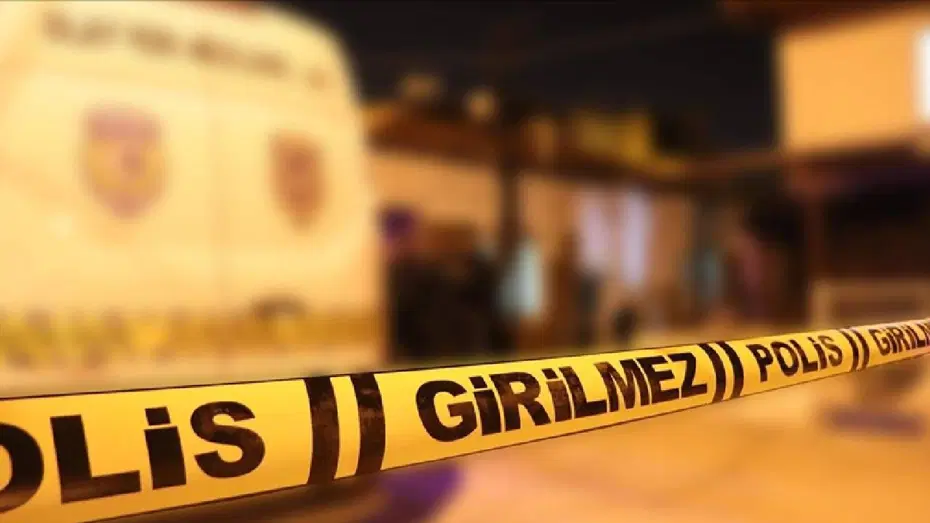 Beyoğlu'nda silahlı tartışma: 2 kişi birbirini yaraladı