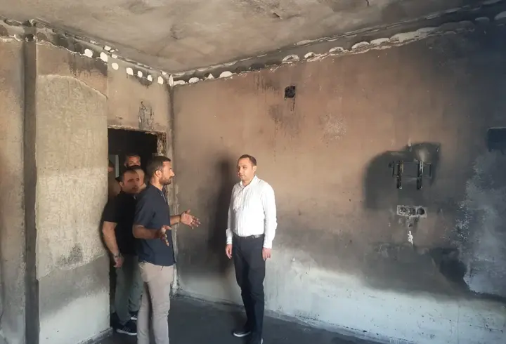 Silopi Kaymakamı Çağlar Partal, evi yanan aileyi ziyaret etti 