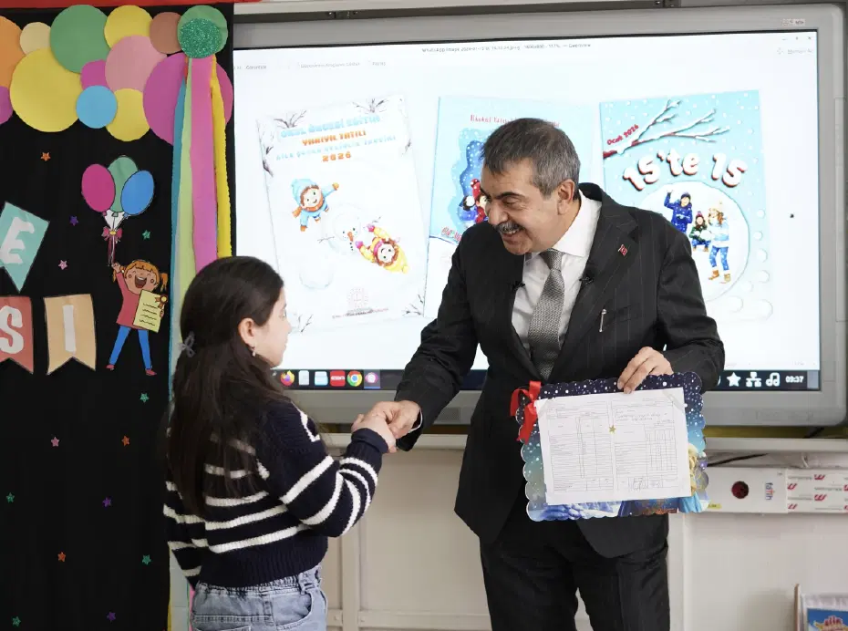 Atatürk karnelerden kaldırıldı mı? Bakan Tekin'den açıklama