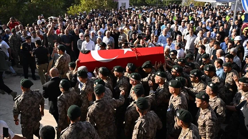 Mersin'de şehit olan polis memuru Mustafa Karapınar, son yolculuğuna uğurlandı
